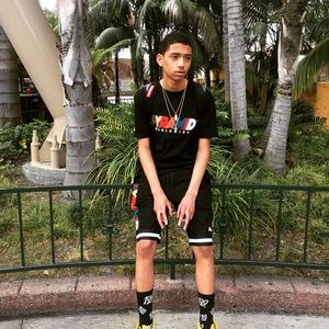 Meet your Posher, Zay